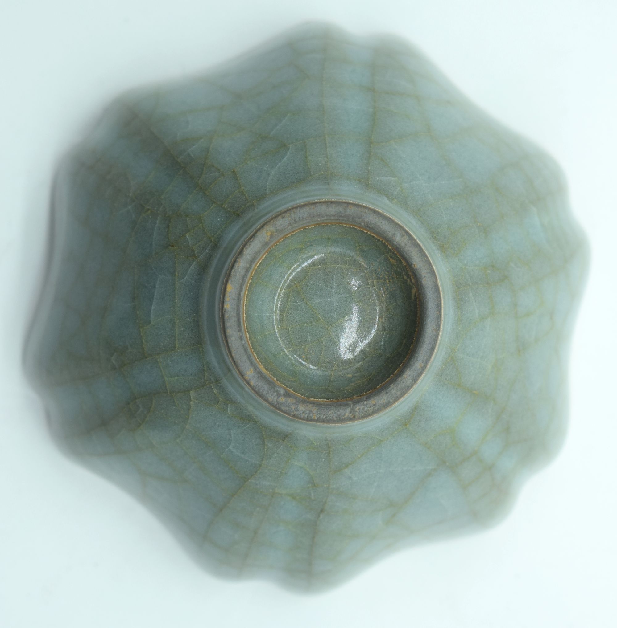 A small Chinese porcelain Celadon crackle glazed scalloped bowl 6 x 10 cm. - Image 4 of 4