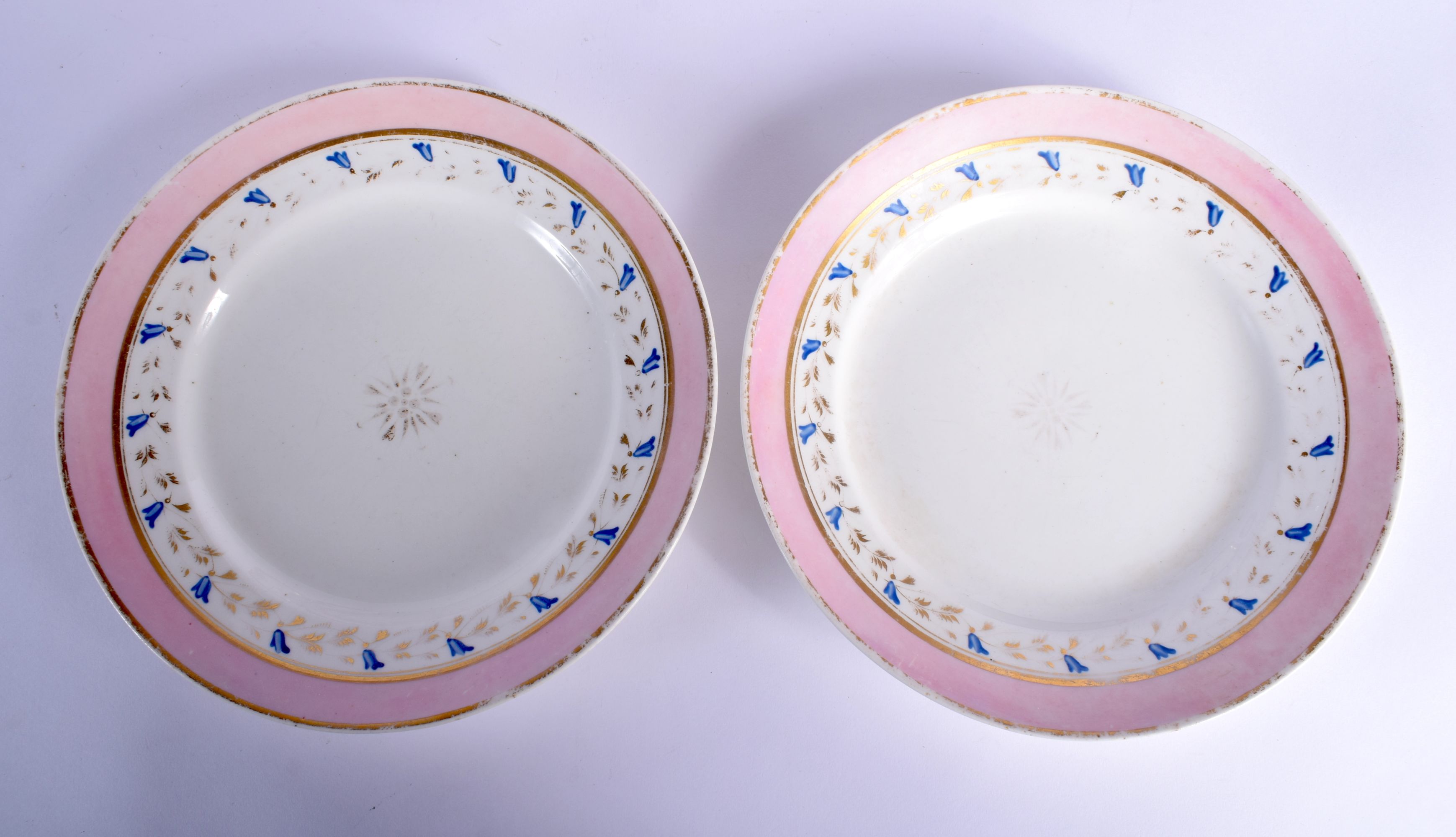 AN EARLY 19TH CENTURY DERBY SALMON GROUND PORCELAIN TEASET painted with blue and gilt scrolls. Large - Image 2 of 15