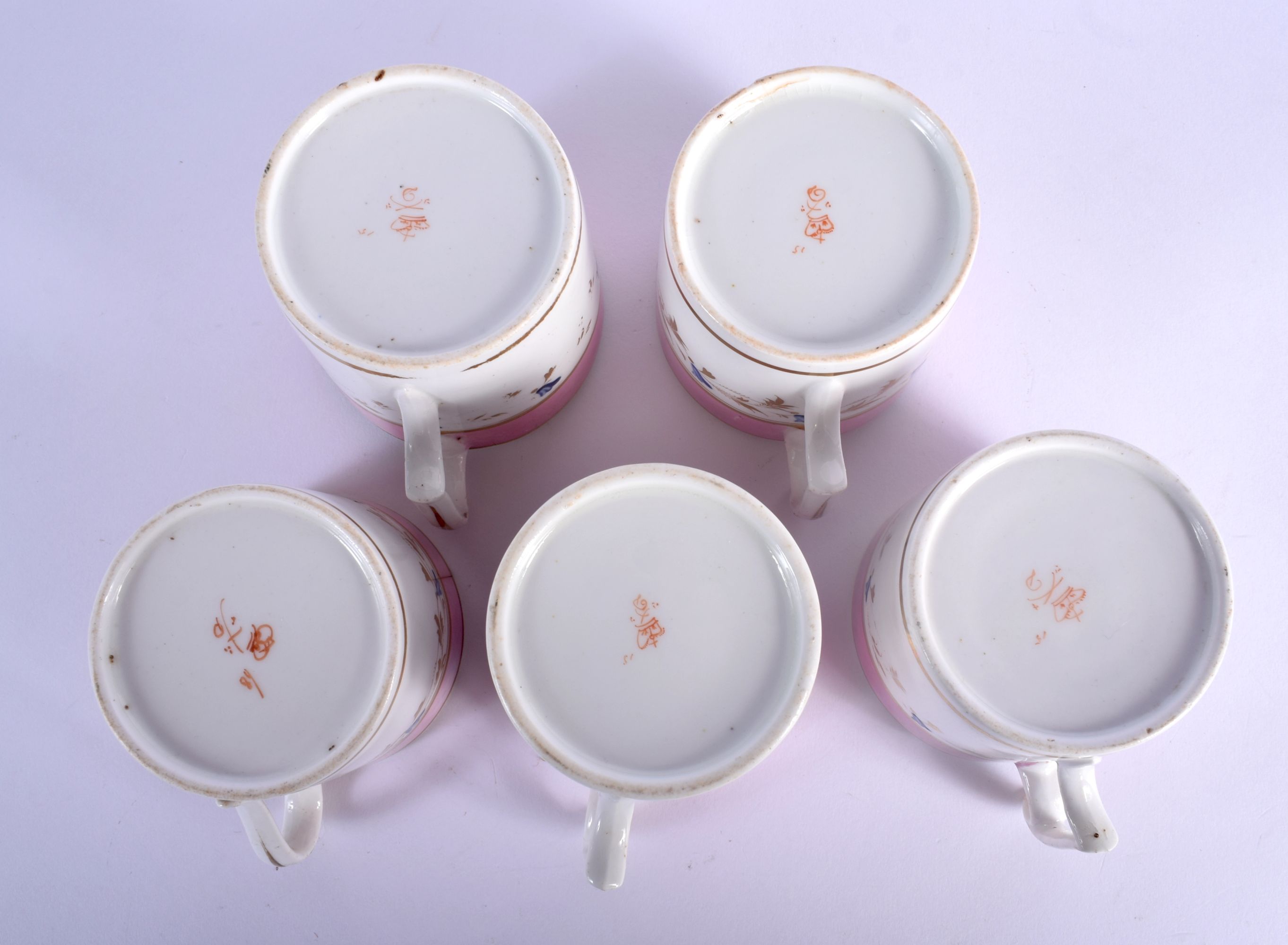 AN EARLY 19TH CENTURY DERBY SALMON GROUND PORCELAIN TEASET painted with blue and gilt scrolls. Large - Image 11 of 15