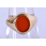 AN ANTIQUE 9CT GOLD SIGNET RING INSET WITH A GARNET. Size N, weight 2.57g, hallmark London