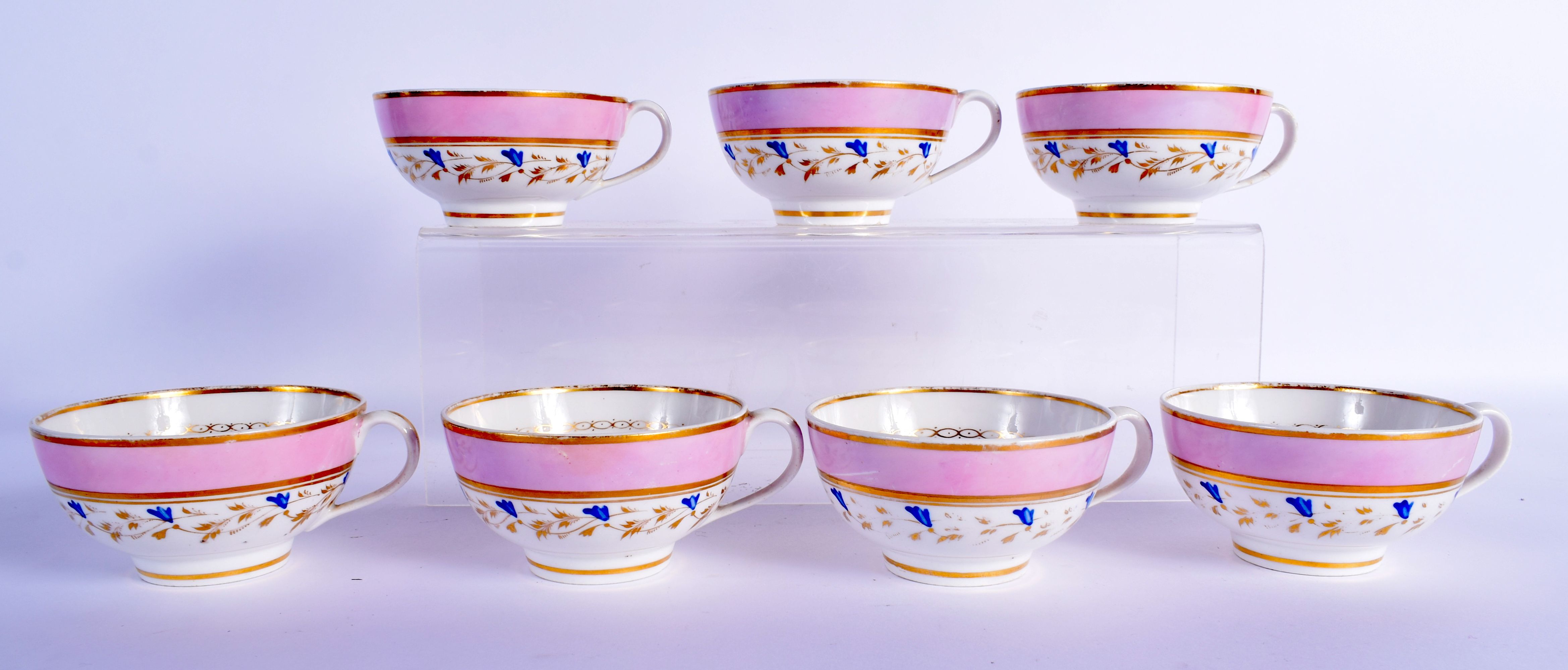 AN EARLY 19TH CENTURY DERBY SALMON GROUND PORCELAIN TEASET painted with blue and gilt scrolls. Large - Image 12 of 15