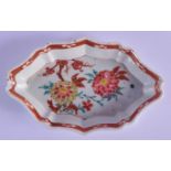 A SMALL 18TH CENTURY CHINESE EXPORT PORCELAIN SPOON TRAY Qianlong. 12 cm x 8 cm.