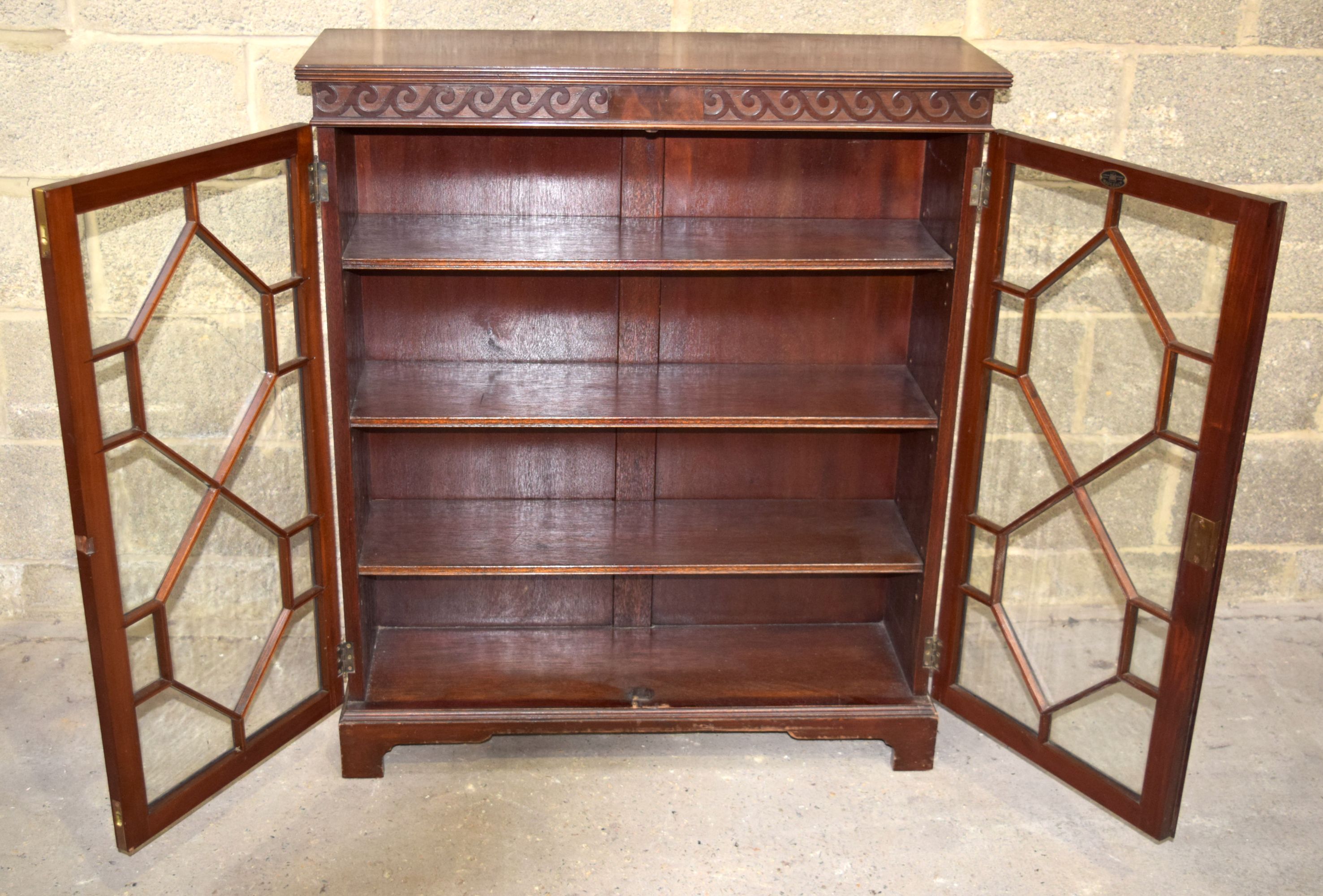 A Mid Century Walnut glass panelled book case 107 x 91 x 29 cm. - Image 3 of 6