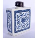 AN EARLY 18TH CENTURY CHINESE BLUE AND WHITE GINGER TEA JAR AND COVER Yongzheng/Qianlong, painted wi