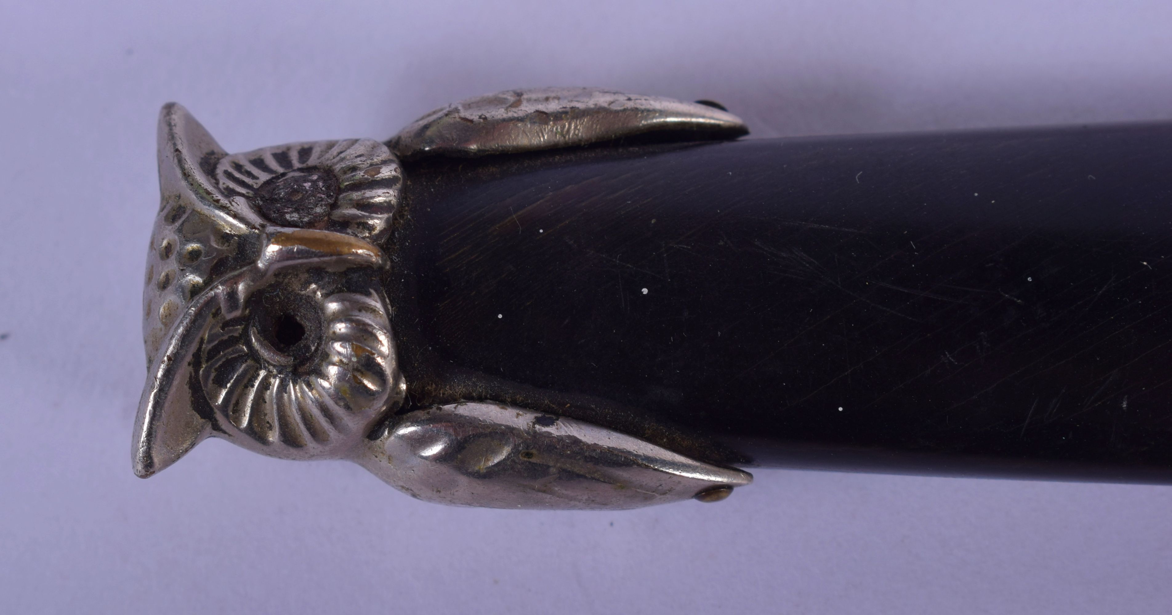 A NOVELTY OWL LETTER OPENER. 20 cm long. - Bild 3 aus 4