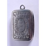 AN ANTIQUE SILVER VINAGRETTE WITH A PIERCED AND GILDED INTERIOR AND ORIGINAL SPONGE. 3.5cm x .5cm,