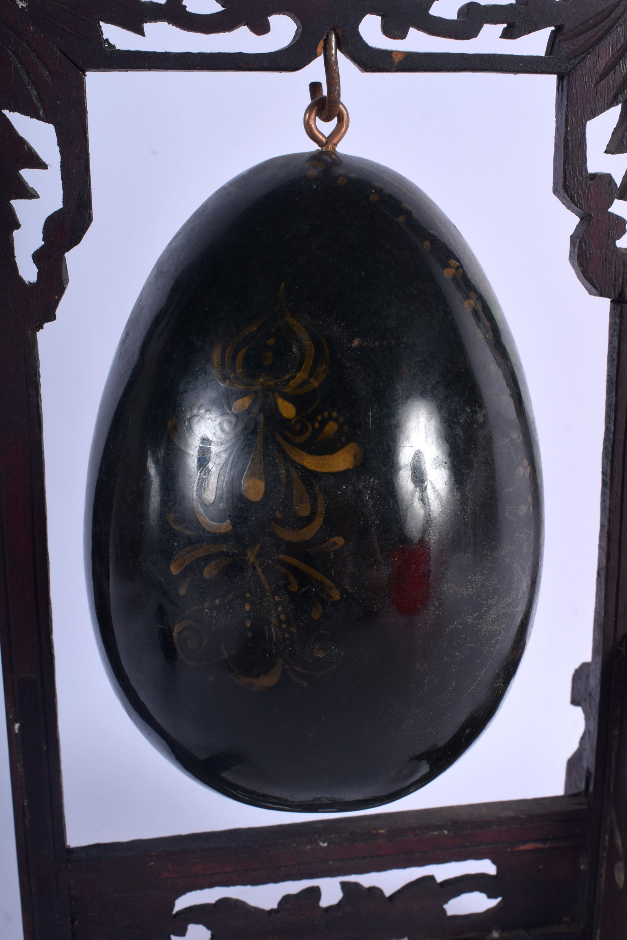 A RARE VINTAGE RUSSIAN EUROPEAN SUBJECT BLACK PAPIER MACHE EGG depicting a female and hound, togethe - Image 3 of 11