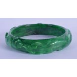 A 20TH CENTURY CHINESE CARVED GREEN JADE BANGLE . 7cm Diameter