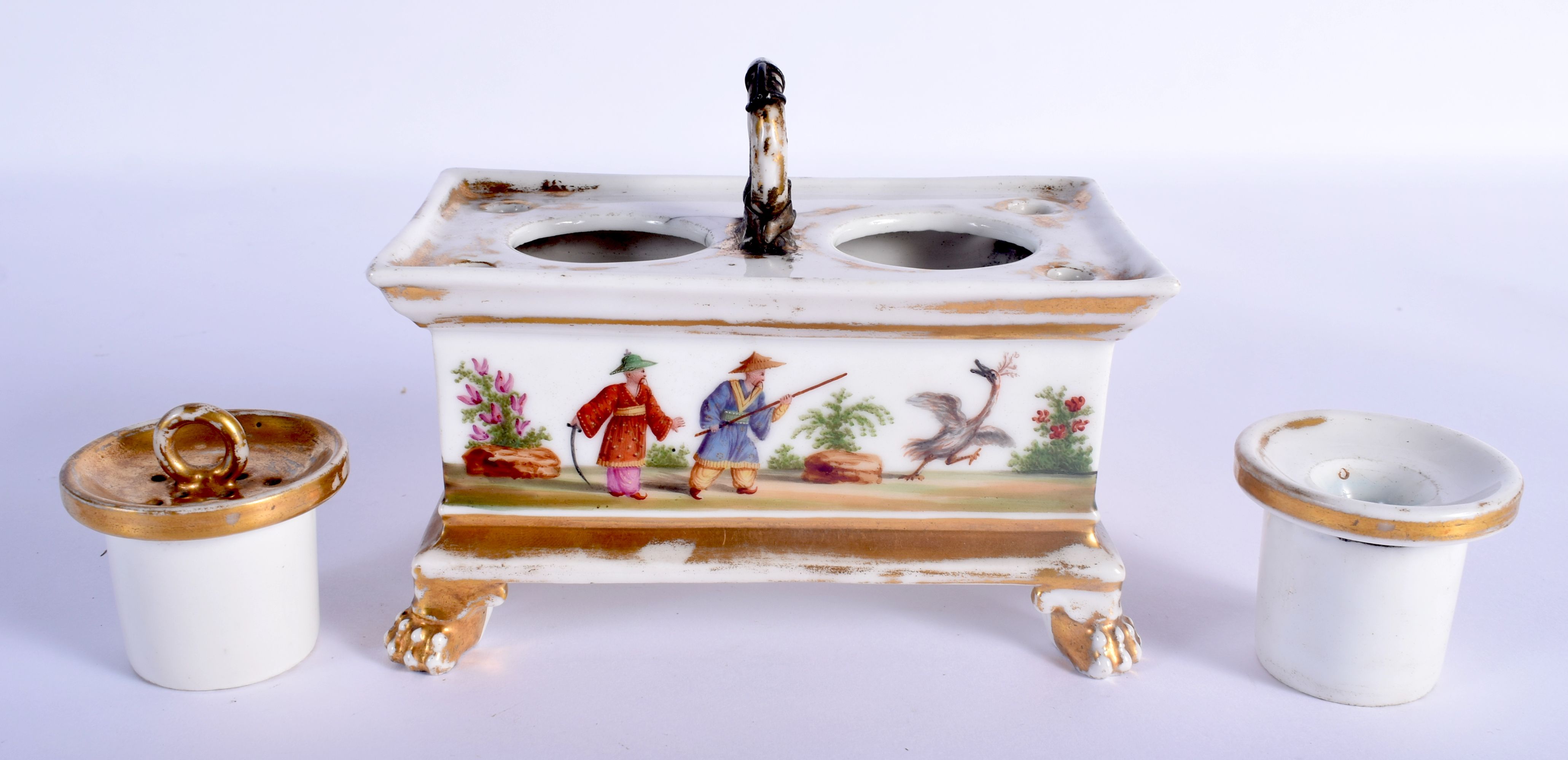 AN EARLY 19TH CENTURY FRENCH PARIS PORCELAIN COUNTRY HOUSE INKWELL painted with Chinese figures. 14 - Image 4 of 5