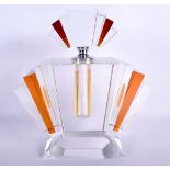 AN ART DECO STYLE AMBER AND CLEAR GLASS SCENT BOTTLE. 24 cm x 16 cm.