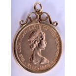 A 1973 BAHAMS INDEPENDANCE FIFTY DOLLAR COIN PENDANT. Dated 1973, cm long, 3.2cm wide. 20g