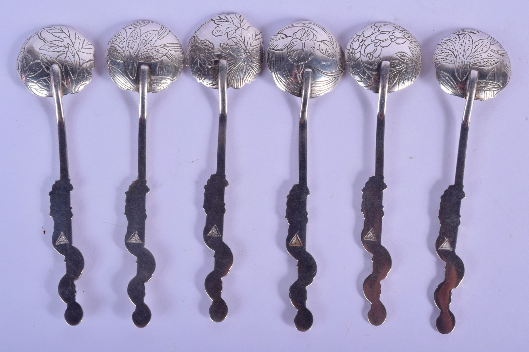 A LOVELY SET OF SIX LATE 19TH CENTURY JAPANESE MEIJI PERIOD SILVER AND ENAMEL SPOONS formed with dra - Image 4 of 5