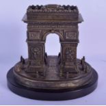 A FINE 19TH CENTURY FRENCH BRONZE GRAND TOUR SCULPTURE depicting the Arc De Triomphe. 15 cm x 15 cm.