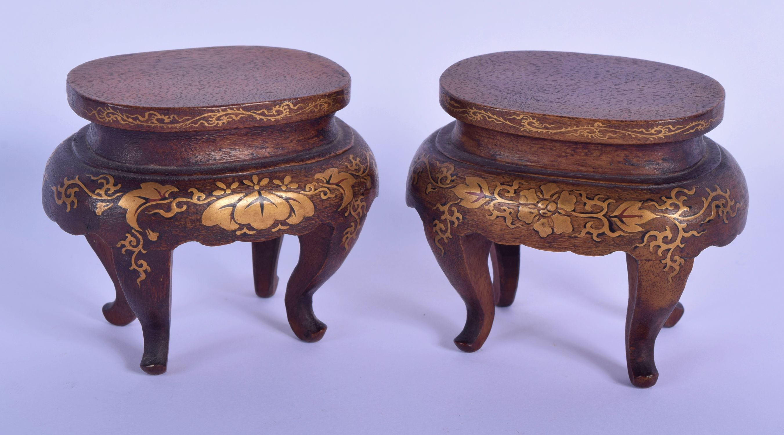 A PAIR OF 19TH CENTURY JAPANESE MEIJI PERIOD GOLD LACQUERED STANDS decorated with foliage. 8 cm x 8 - Image 2 of 4