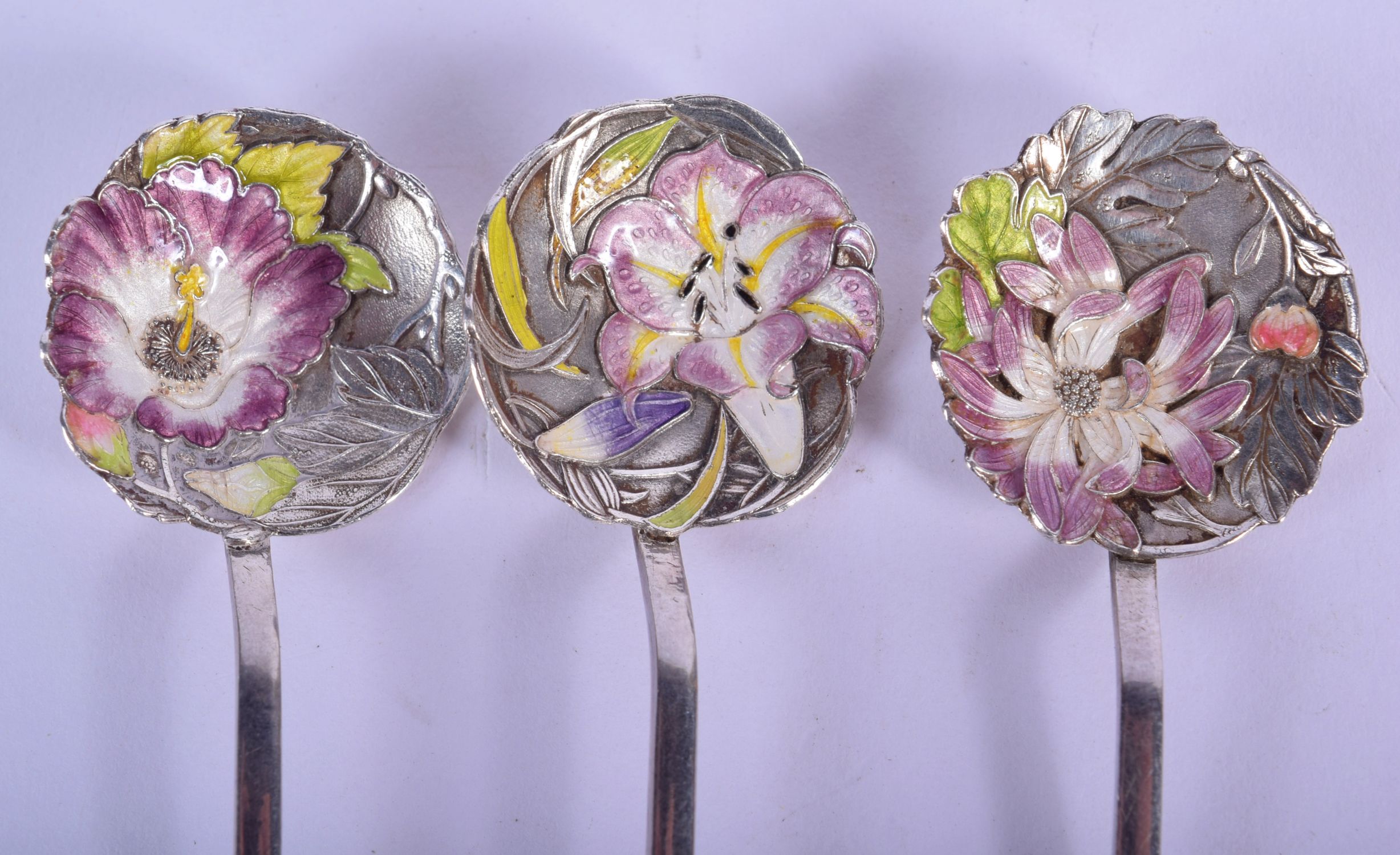 A LOVELY SET OF SIX LATE 19TH CENTURY JAPANESE MEIJI PERIOD SILVER AND ENAMEL SPOONS formed with dra - Image 2 of 5