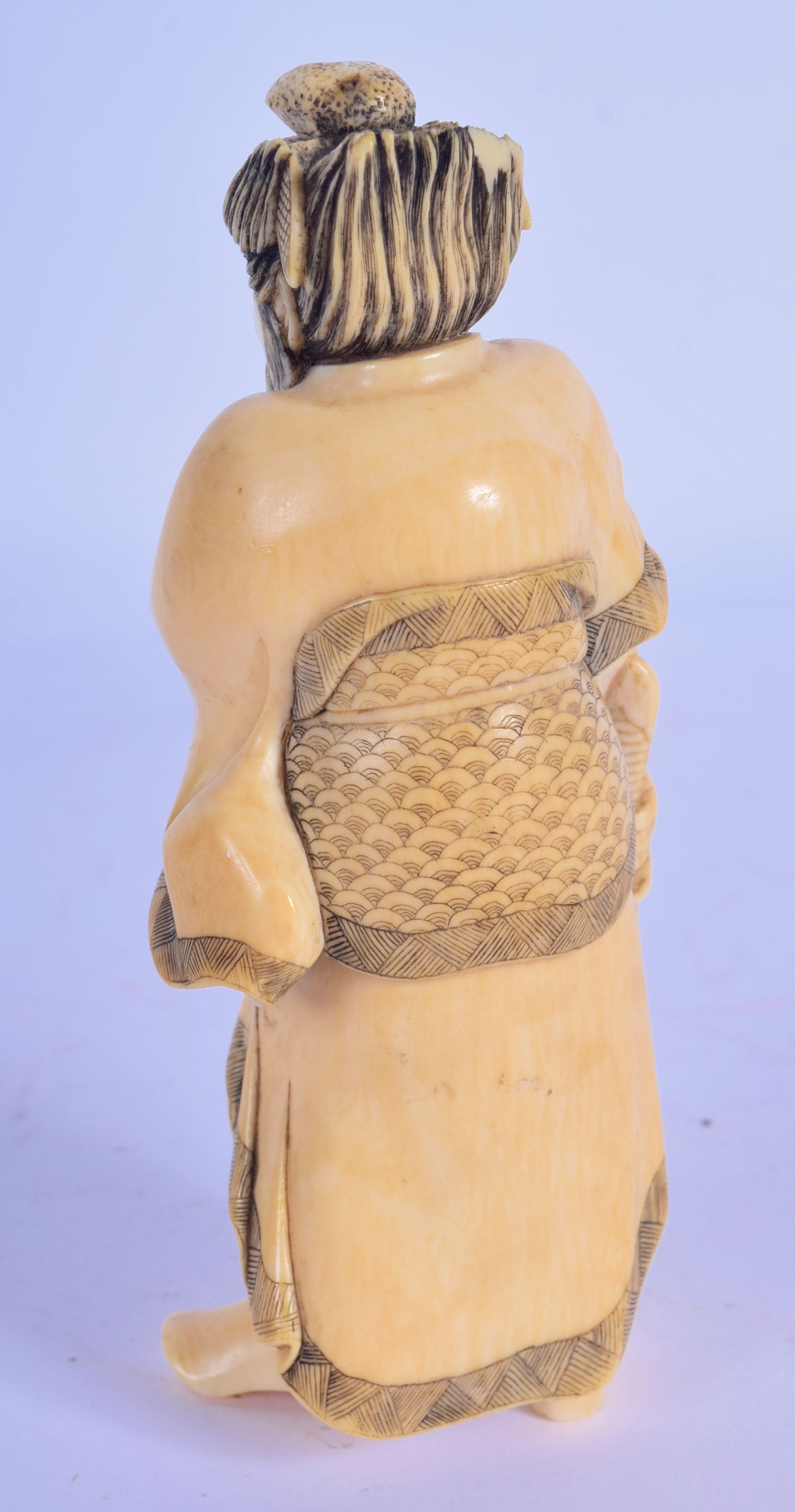 A 19TH CENTURY JAPANESE MEIJI PERIOD CARVED IVORY OKIMONO modelled as a warrior. 10 cm high. - Image 2 of 4