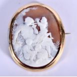AN ANTIQUE YELLOW METAL MOUNTED CAMEO BROOCH decorated with figures. 18 grams. 5.5 cm x 3.5 cm.