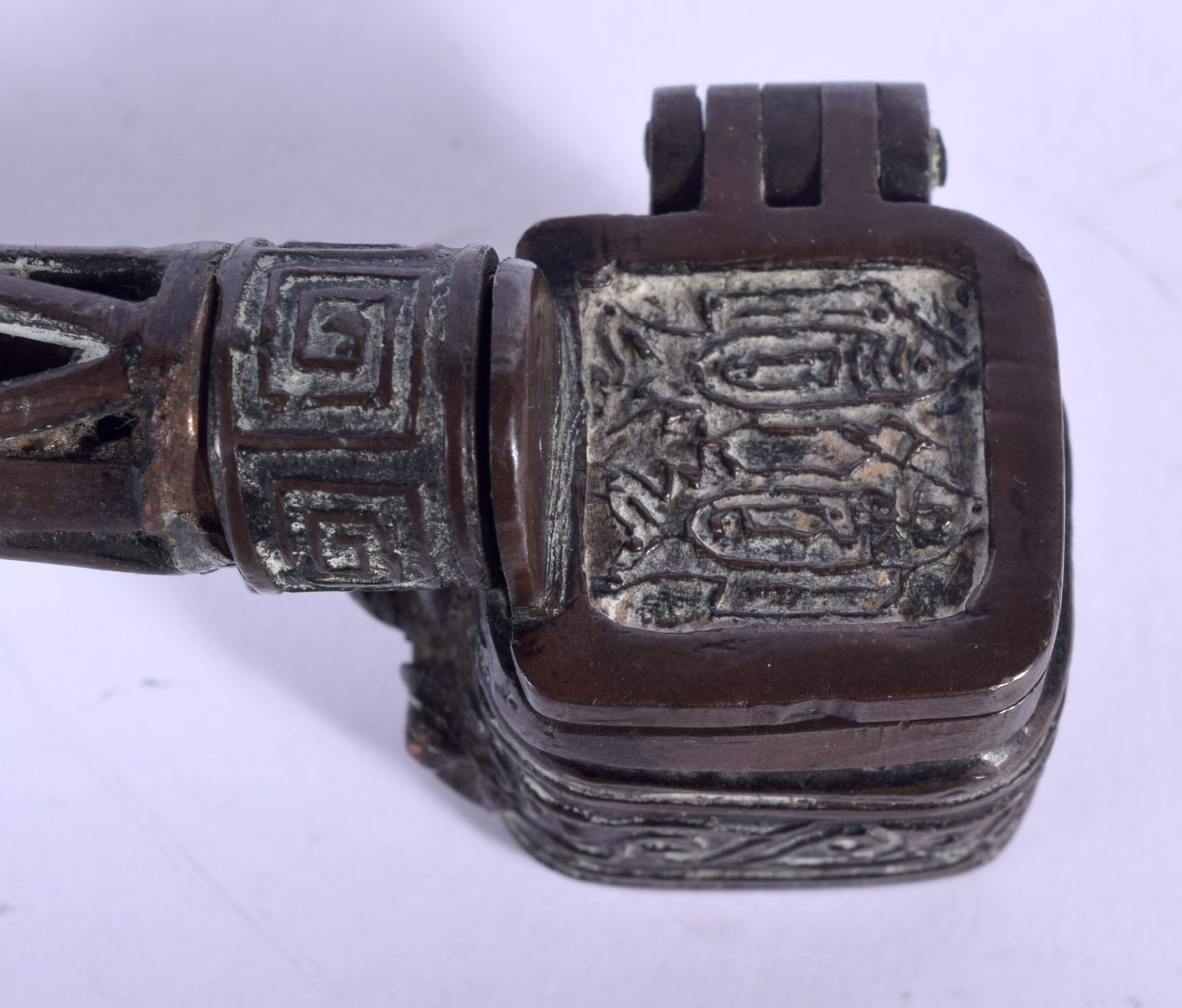 A 19TH CENTURY JAPANESE MEIJI PERIOD BRONZE TRAVELLING INKWELL PEN BOX the handle of open work scrol - Image 3 of 5