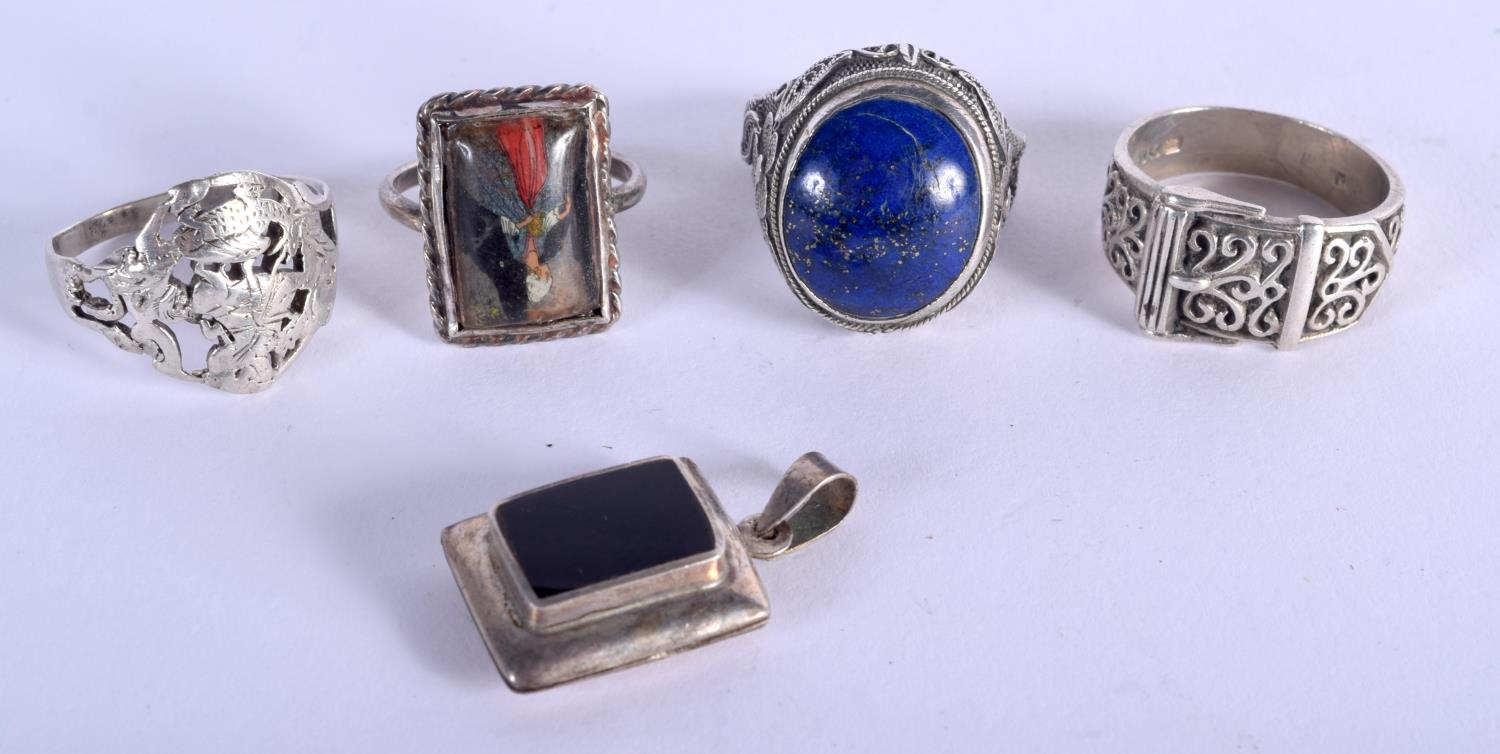 ASSORTED SILVER RINGS. 27 grams. London 1973 etc. (5)