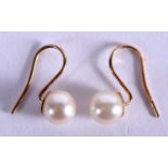 A PAIR OF 9CT GOLD AND PEARL EARRINGS. 2 cm x 1.5 cm.
