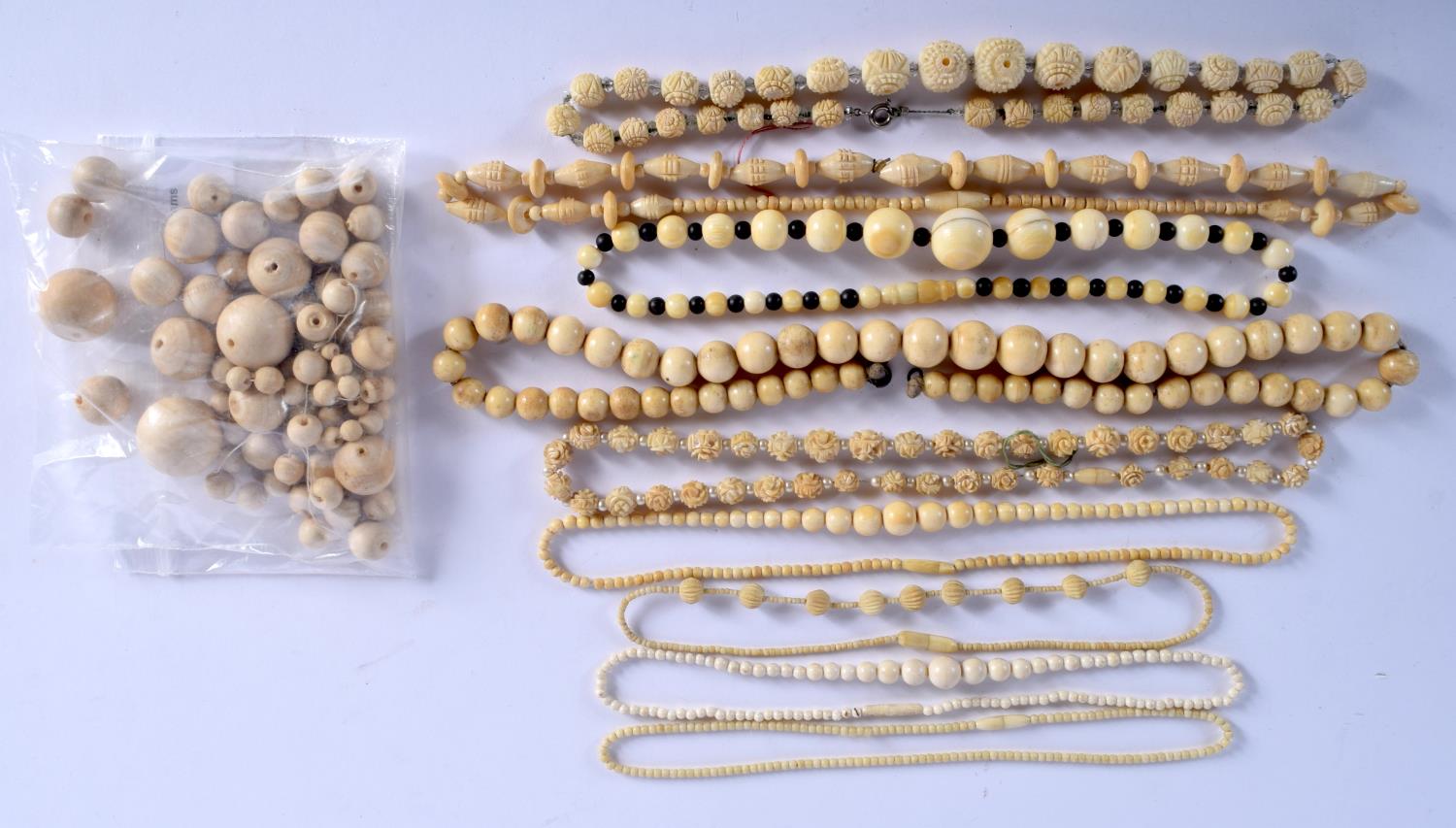 ASSORTED ANTIQUE NECKLACES. 282 grams. Longest 55 cm. (qty)