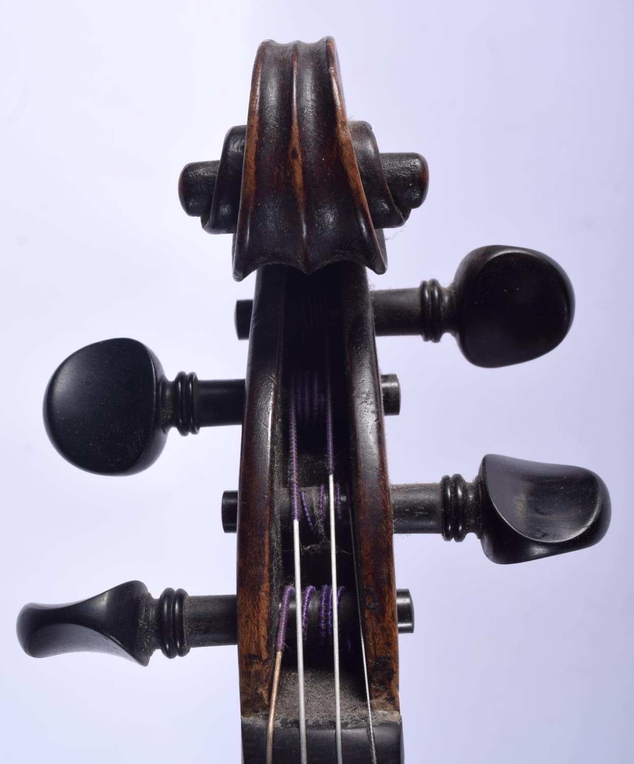 AN ANTIQUE GERMAN TWO PIECE BACK VIOLIN with scrolling terminal. 58 cm long. - Image 7 of 10