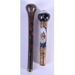 A 19TH CENTURY CONTINENTAL PORCELAIN AND GILT METAL PARASOL HANDLE together with a late regency piqu