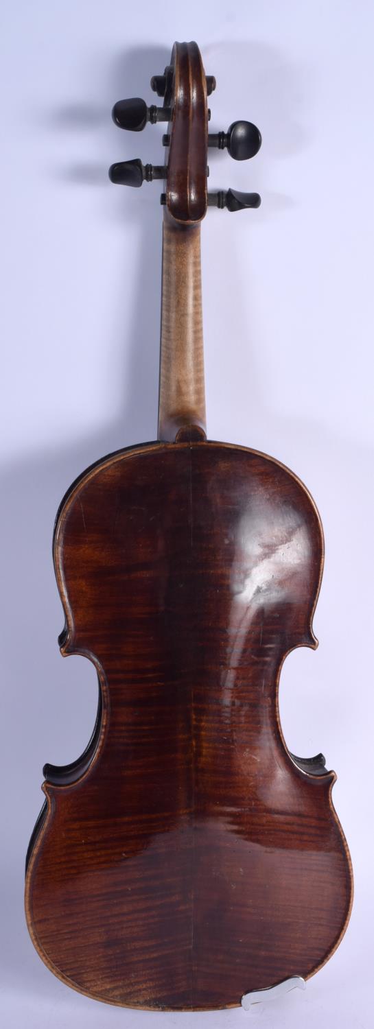 AN ANTIQUE GERMAN TWO PIECE BACK VIOLIN with scrolling terminal. 58 cm long. - Image 5 of 10