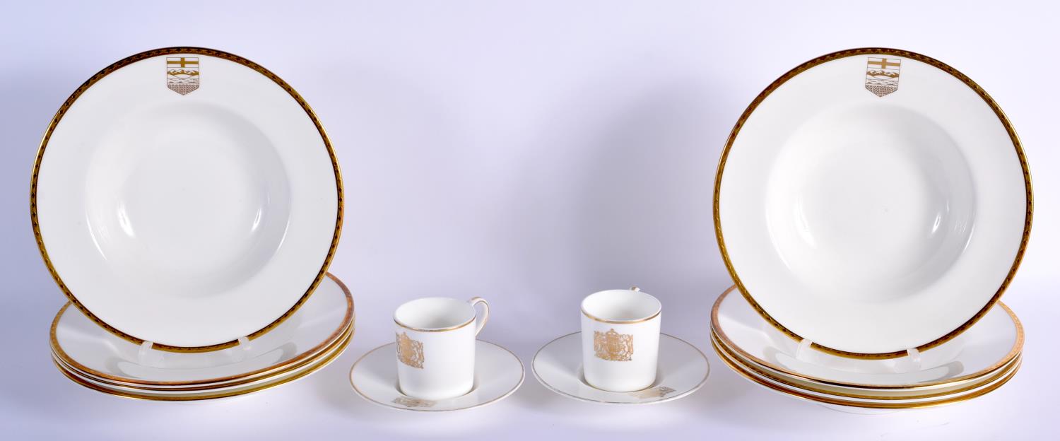20th c. eight Minton gilt crested soup plates and two gilt crested coffee cans Soup Plate 20.5cm Dia