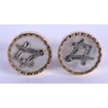 A PAIR OF VINTAGE MASONIC CUFFLINKS. 10 grams. 1.5 cm wide.