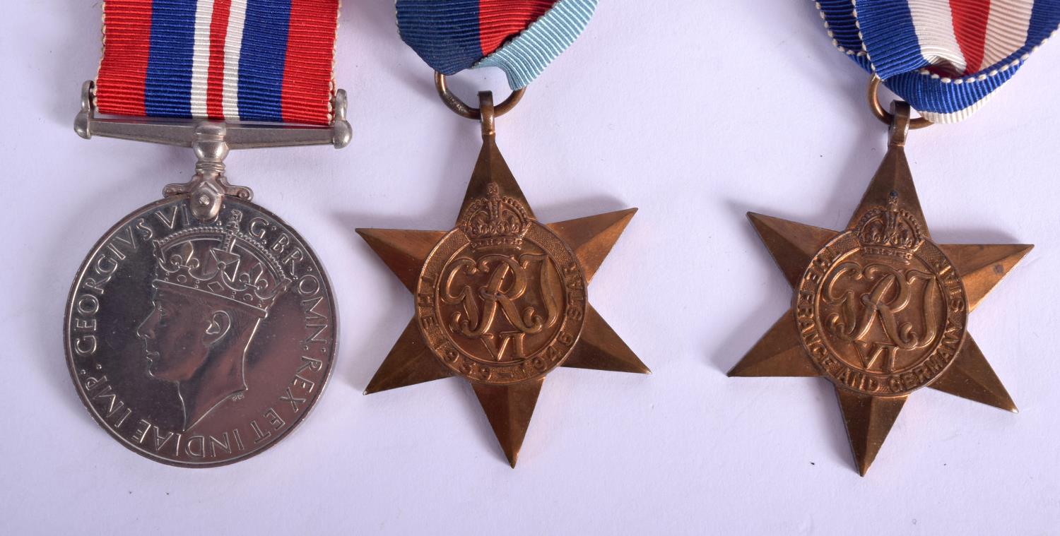 A MIXED LOT OF MEDALS BOTH MILITARY AND CIVIL INCLUDING IMPERIAL SERVICE MEDALS PRESENTED TO Robert - Bild 4 aus 7