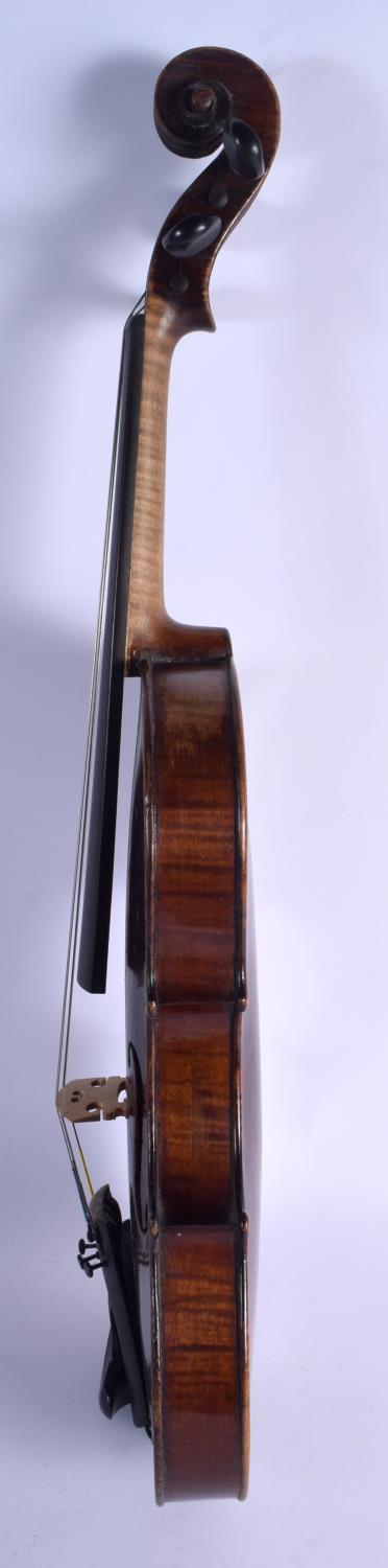 AN ANTIQUE GERMAN TWO PIECE BACK VIOLIN with scrolling terminal. 58 cm long. - Image 3 of 10