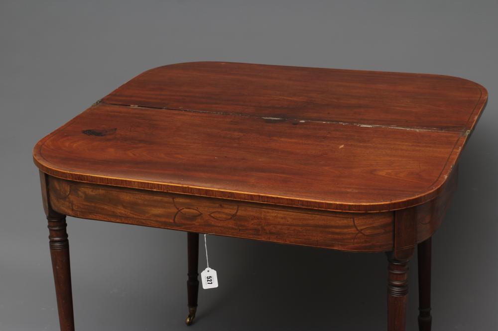 A GEORGIAN MAHOGANY FOLDING TEA TABLE, c.1800, of rounded oblong form with rosewood banding and - Bild 4 aus 4