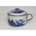 A CHINESE EXPORT PORCELAIN CHAMBER POT AND COVER of rounded cylindrical form with basket weave