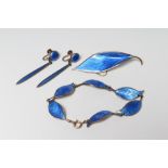 A DAVID ANDERSON NORWEGIAN SILVER GILT AND BLUE ENAMEL LEAF SUITE, comprising brooch, bracelet and