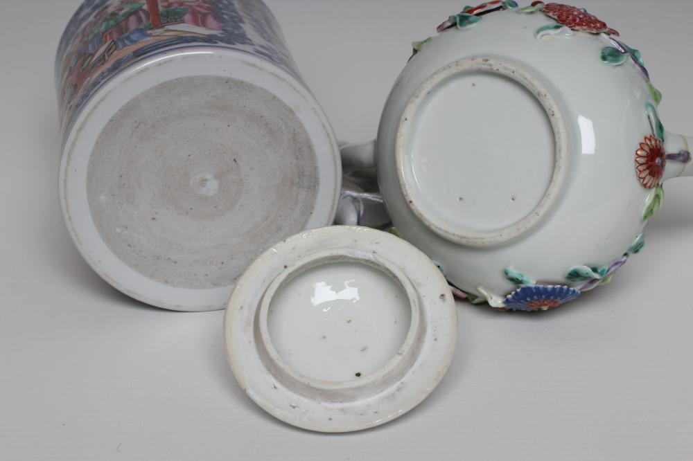 A CHINESE EXPORT PORCELAIN MUG of plain cylindrical form, the strap handle with heart terminal and - Image 4 of 19