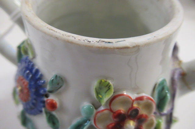 A CHINESE EXPORT PORCELAIN MUG of plain cylindrical form, the strap handle with heart terminal and - Image 18 of 19