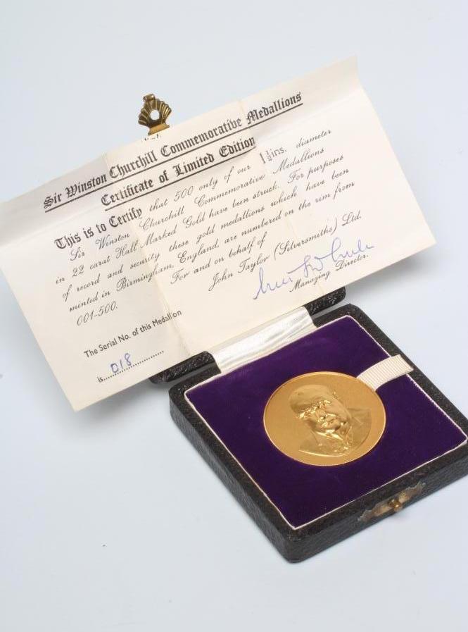 A CHURCHILL 22CT GOLD COMMEMORATIVE MEDALLION, maker John Taylor, 1964, No.18 of a limited edition