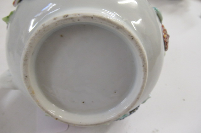 A CHINESE EXPORT PORCELAIN MUG of plain cylindrical form, the strap handle with heart terminal and - Image 14 of 19