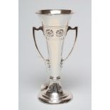 AN EDWARDIAN SILVER ART NOUVEAU VASE, maker Ackroyd Rhodes, London 1907, of trumpet form with two