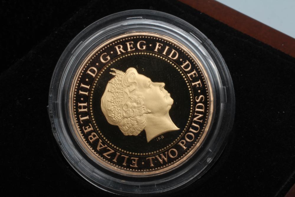 AN ELIZABETH II "ANNIVERSARY OF THE GUINEA" GOLD PROOF 2, 2013, No.145 of a limited edition of 1, - Bild 3 aus 3
