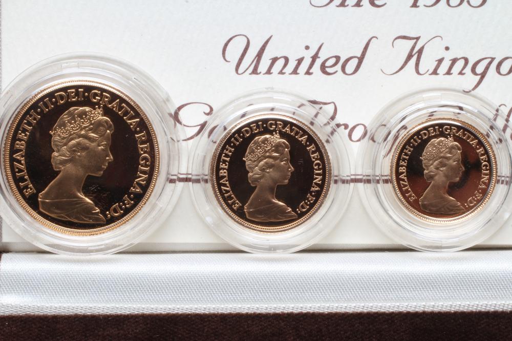 AN ELIZABETH II GOLD PROOF THREE COIN COLLECTION, 1983, comprising 2, sovereign and half - Bild 3 aus 3