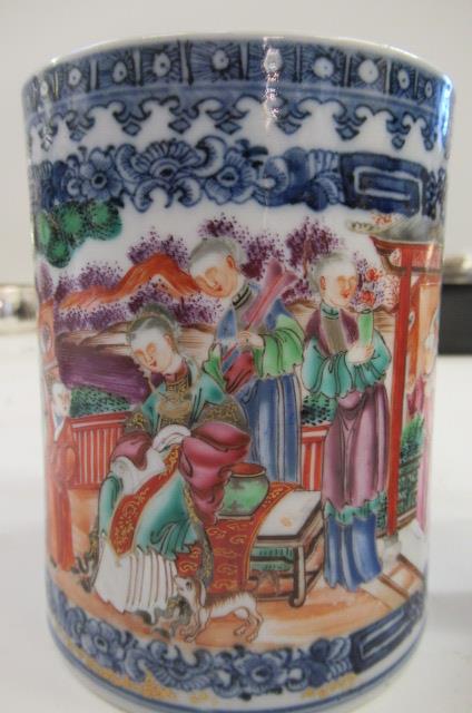 A CHINESE EXPORT PORCELAIN MUG of plain cylindrical form, the strap handle with heart terminal and - Image 6 of 19