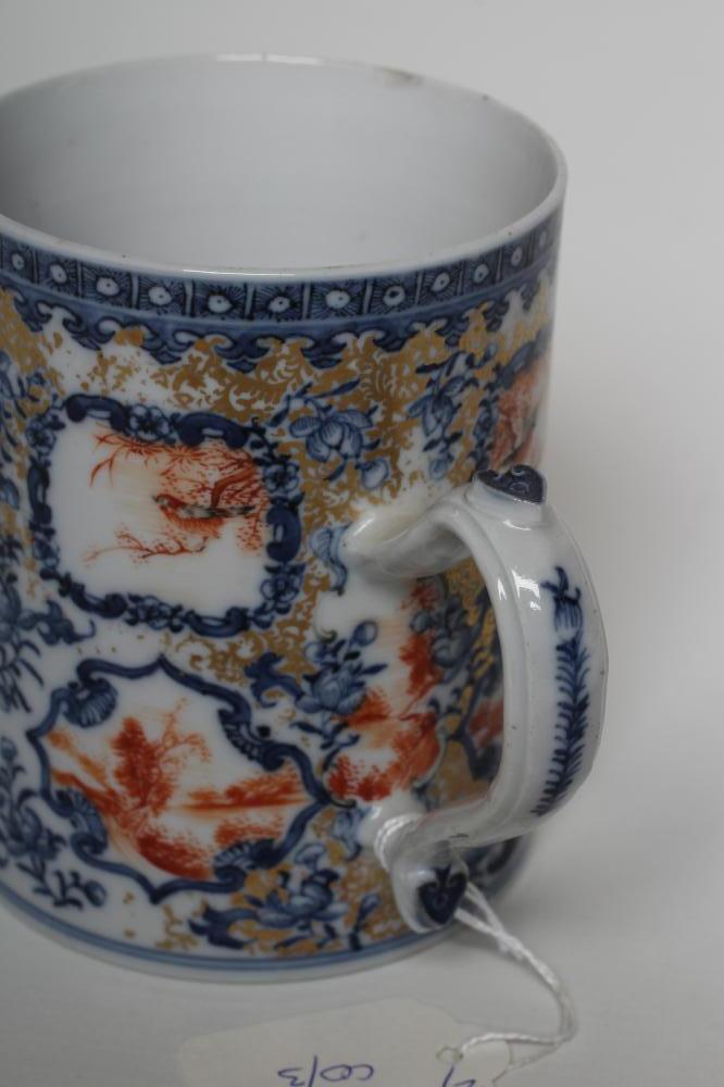 A CHINESE EXPORT PORCELAIN MUG of plain cylindrical form, the strap handle with heart terminal and - Image 5 of 19