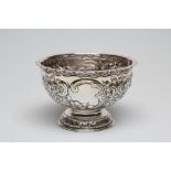 A LATE VICTORIAN SILVER SMALL ROSE BOWL, maker Wakely & Wheeler, London 1898, with everted crimped