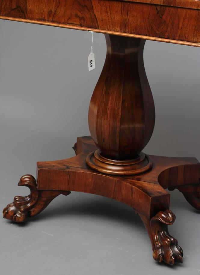 A VICTORIAN ROSEWOOD FOLDING TEA TABLE of rounded oblong form with swivel top, faceted baluster stem - Bild 3 aus 4