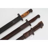 A 1907 PATTERN BAYONET, the 17" blade stamped 1907 and with armoury marks, steel hilt, two piece