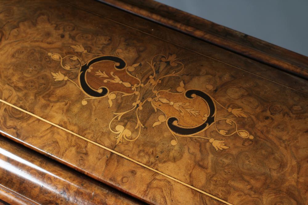 A VICTORIAN PRESENTATION BURR WALNUT AND MARQUETRY INLAID DAVENPORT, of piano top form with gilt - Image 11 of 11