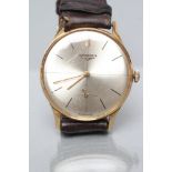 A GENTLEMAN'S 18CT GOLD LONGINES WRISTWATCH, the brushed silvered dial with black line markers and