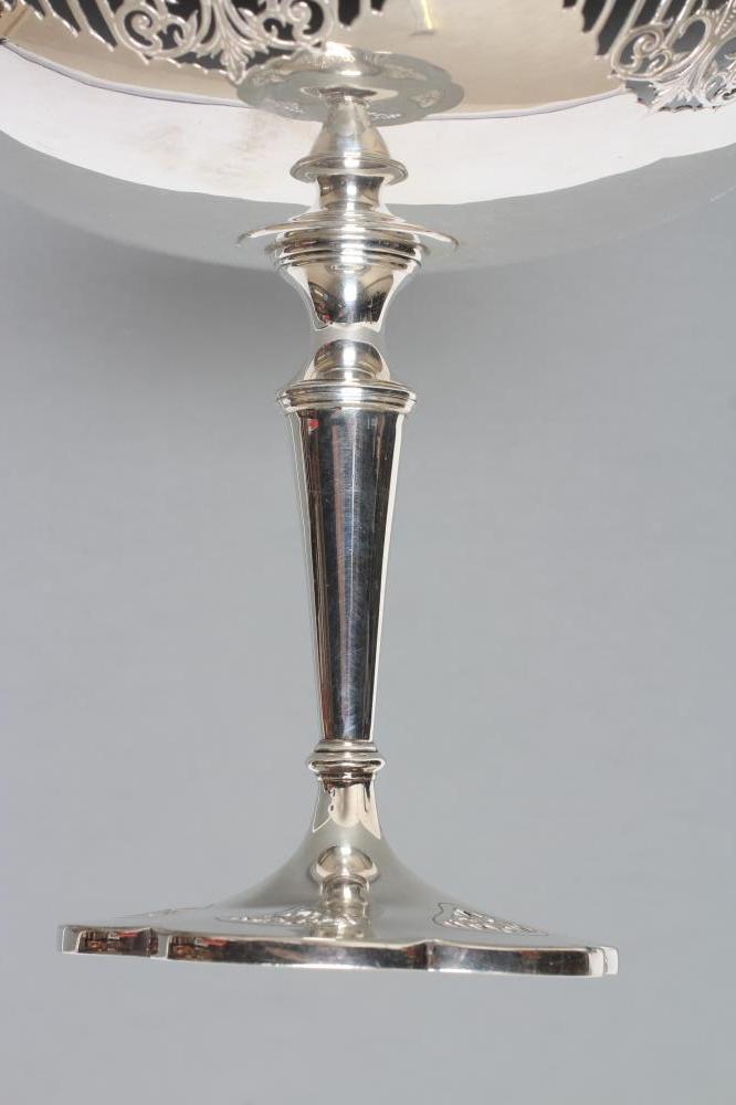 A HIGH PEDESTAL SILVER TAZZA, maker Adie Bros., Sheffield 1912, the shallow dished bowl with pierced - Image 4 of 4